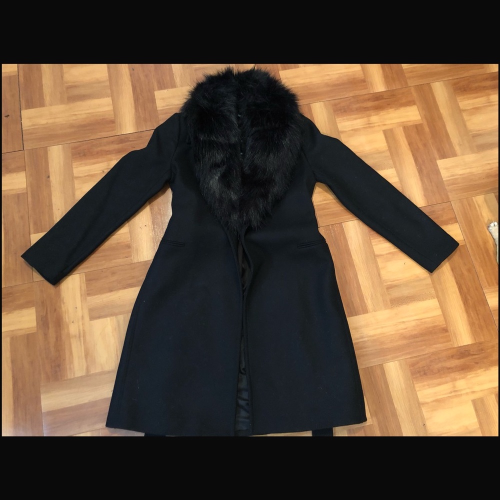 Killer Faux Fur Collar Black Coat w. Belt